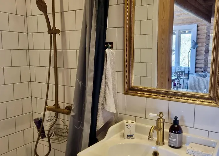 Reizendes-balkenhaus-mit-uriger-atmosphaere *